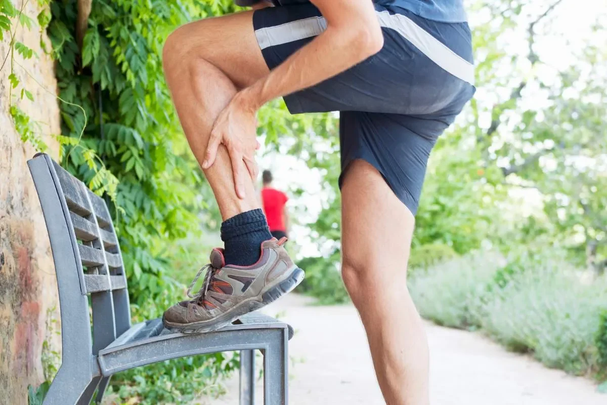 Tendinite sous le pied : remède de grand-mère efficace
