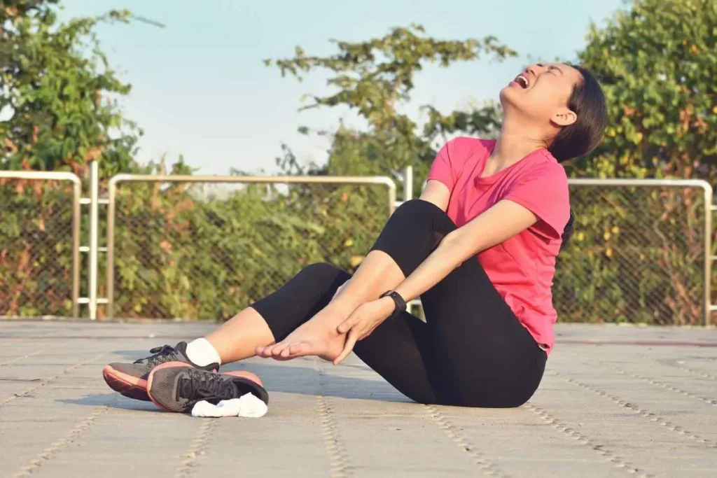 Douleur sur le côté extérieur du pied : tout savoir