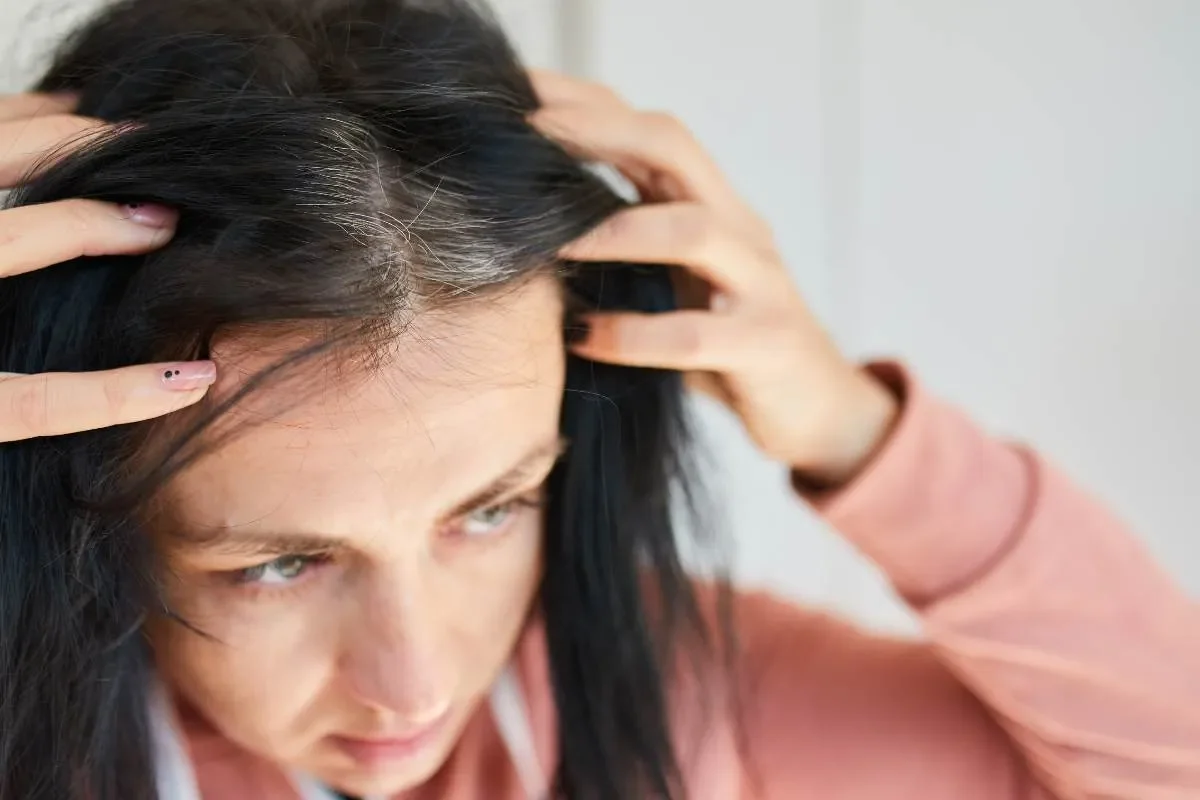 Effet bétadine sur cheveux blancs : tout savoir