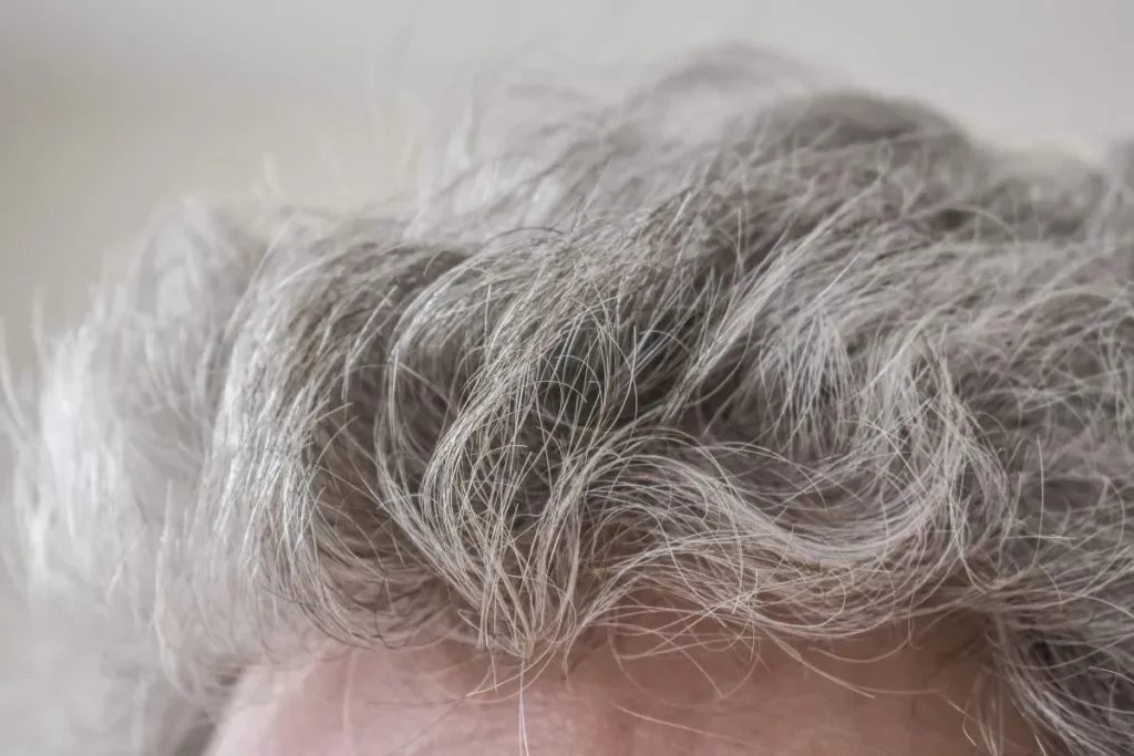 Effet bétadine sur cheveux blancs : tout savoir