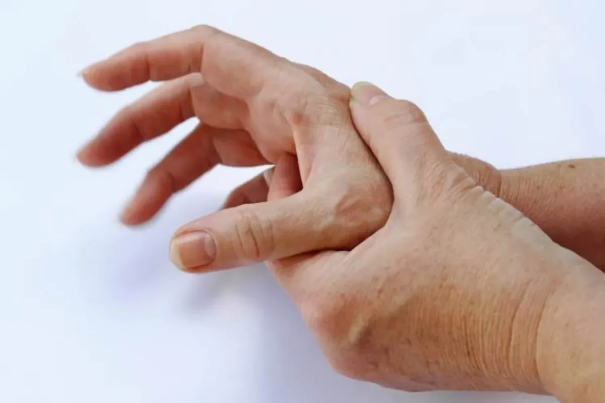 Articulations qui craquent :  pourquoi et comment y remédier ?